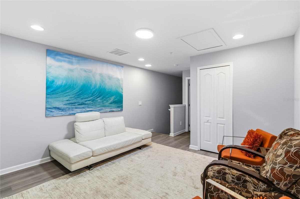 385 CAPE HONEYSUCKLE PLACE — photo 15 of 52