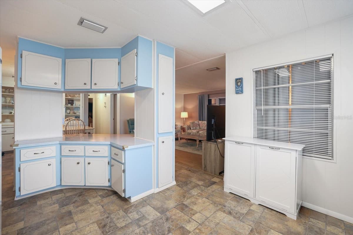 832 JOLANDA CIRCLE — photo 3 of 52