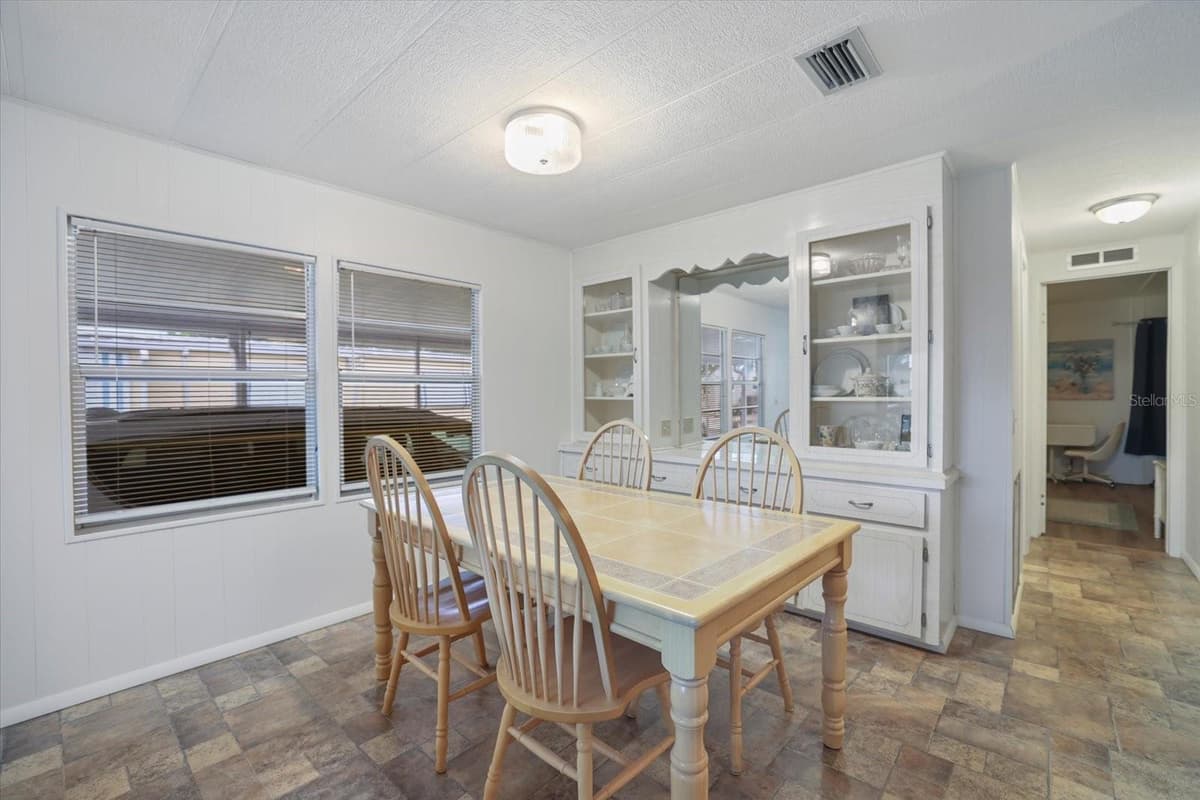 832 JOLANDA CIRCLE — photo 6 of 52