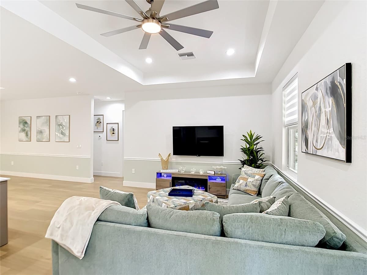 4586 MAURBACH TERRACE — photo 12 of 31