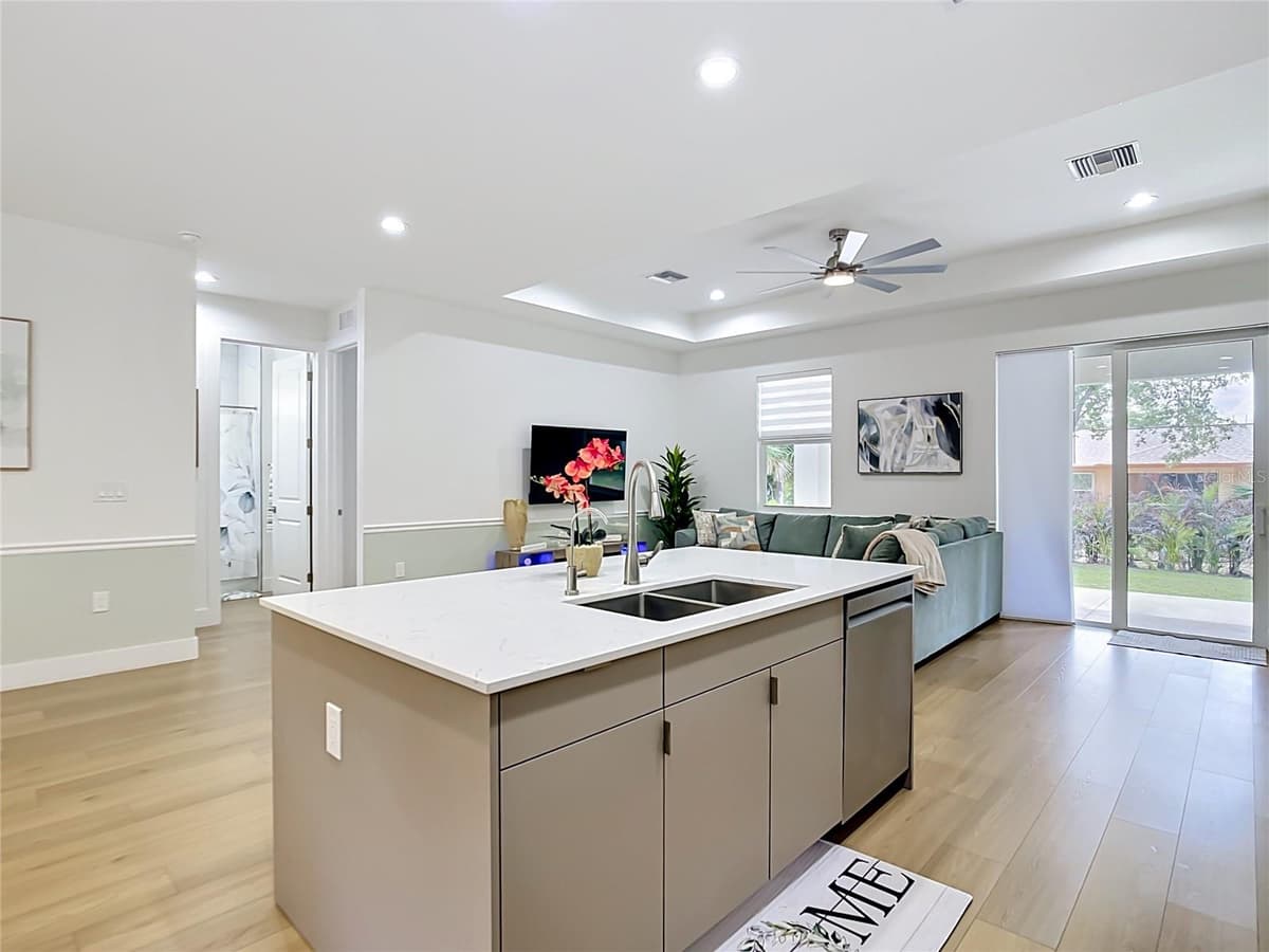 4586 MAURBACH TERRACE — photo 6 of 31