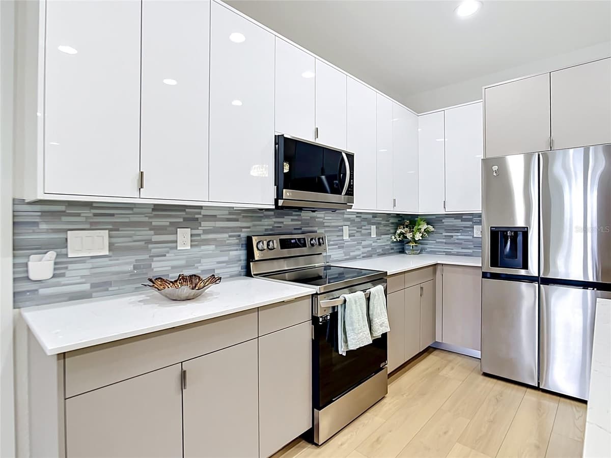 4586 MAURBACH TERRACE — photo 9 of 31