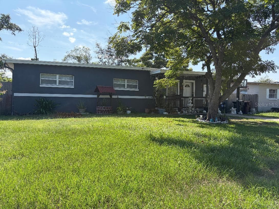 908 SOLANDRA DRIVE — photo 2 of 16