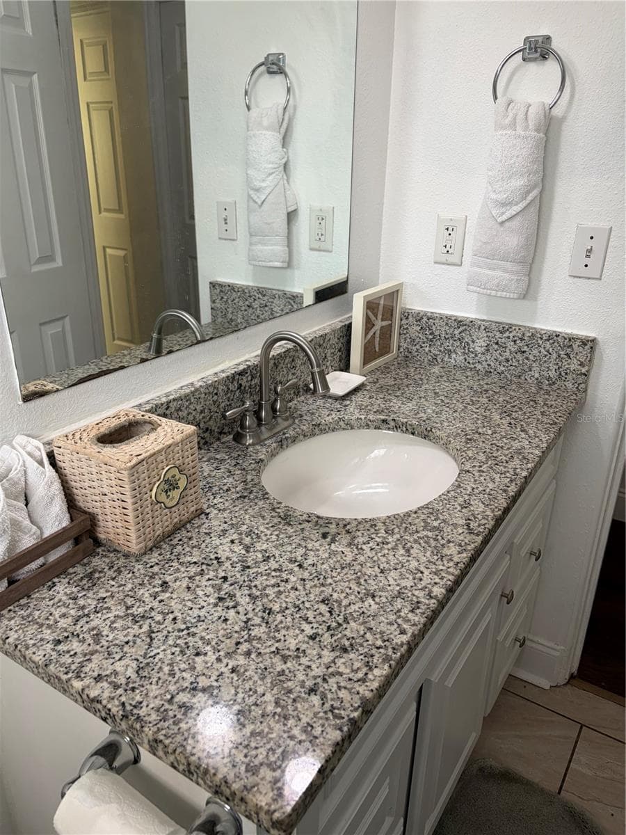 908 SOLANDRA DRIVE — photo 9 of 16