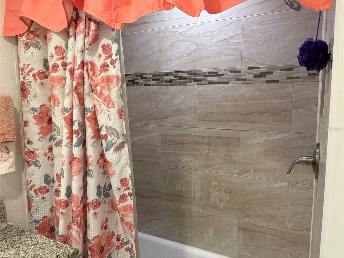 908 SOLANDRA DRIVE — photo 15 of 16