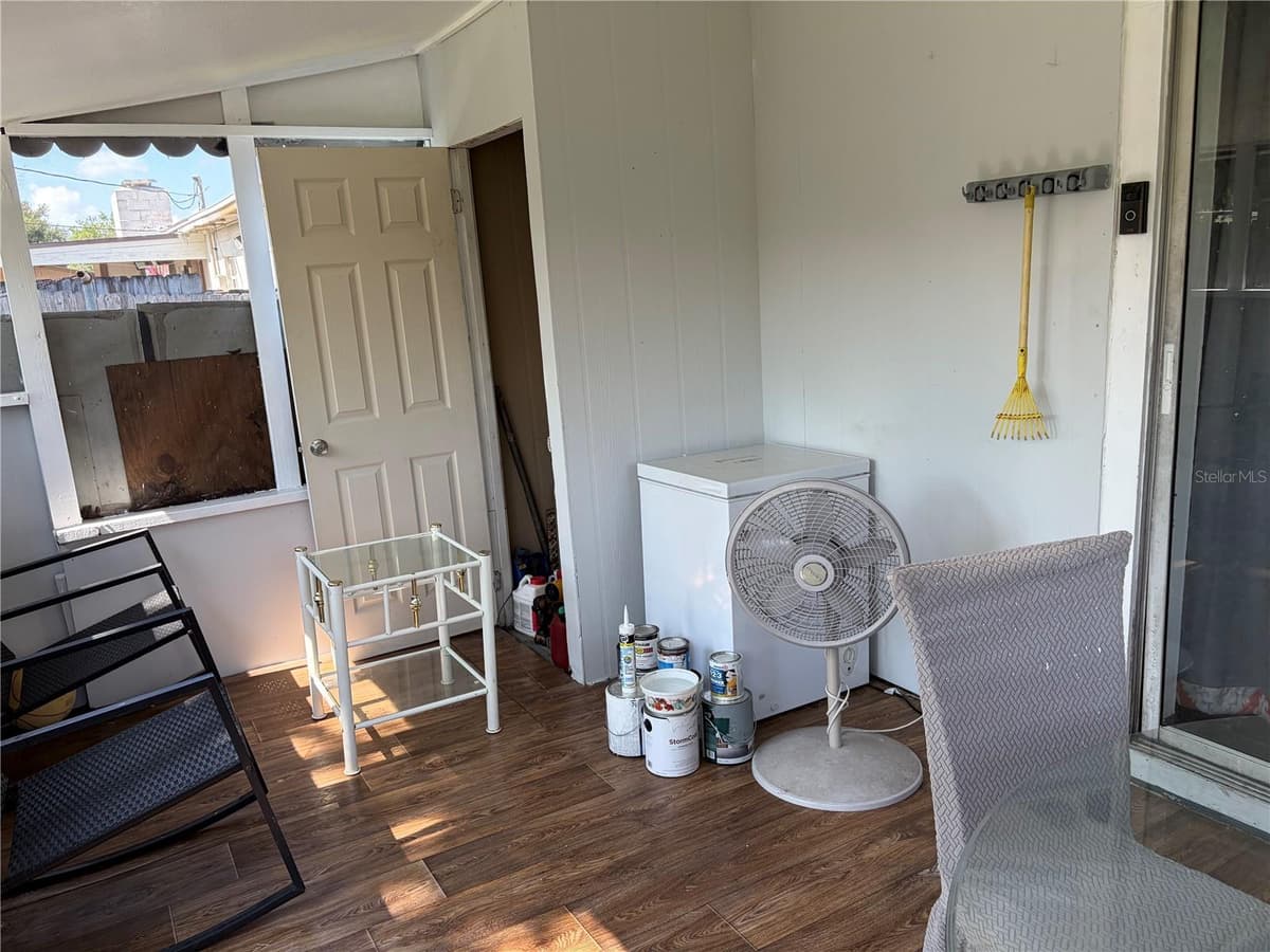 908 SOLANDRA DRIVE — photo 4 of 16