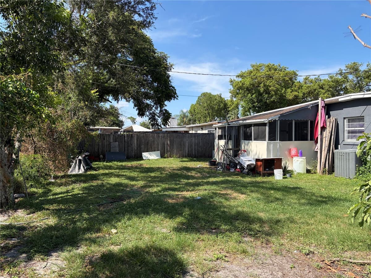 908 SOLANDRA DRIVE — photo 6 of 16