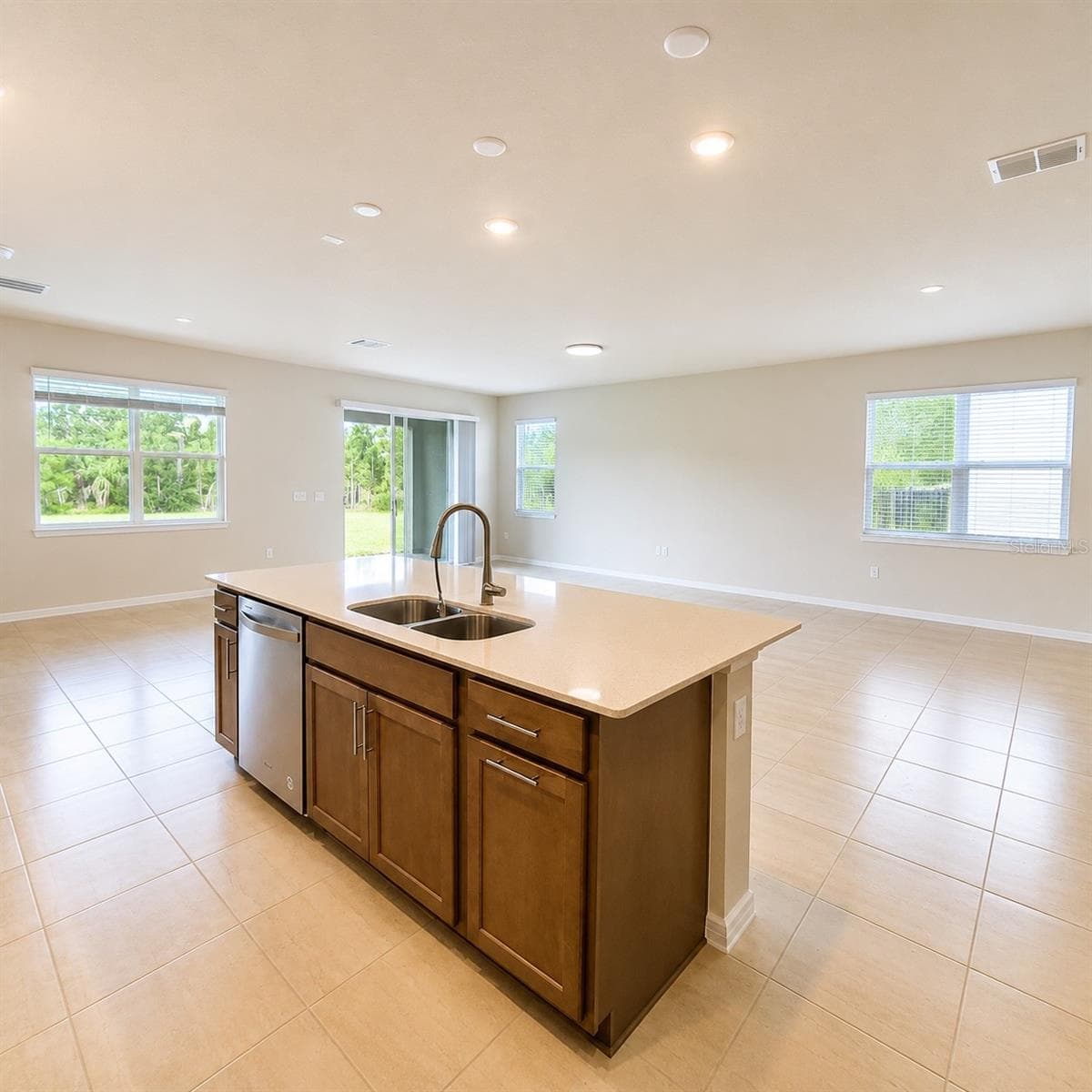 17391 SAW PALMETTO AVENUE — photo 5 of 24