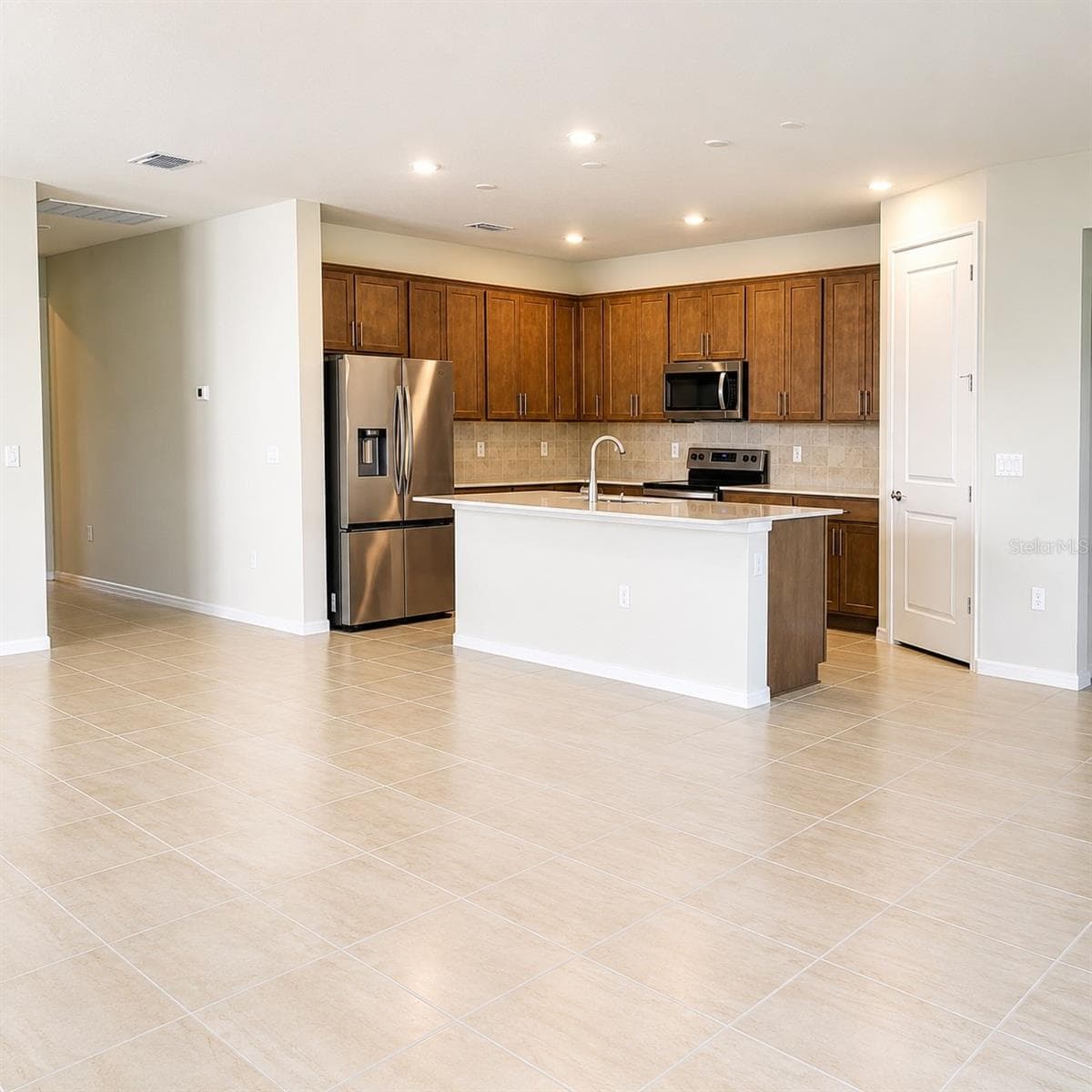17391 SAW PALMETTO AVENUE — photo 3 of 24