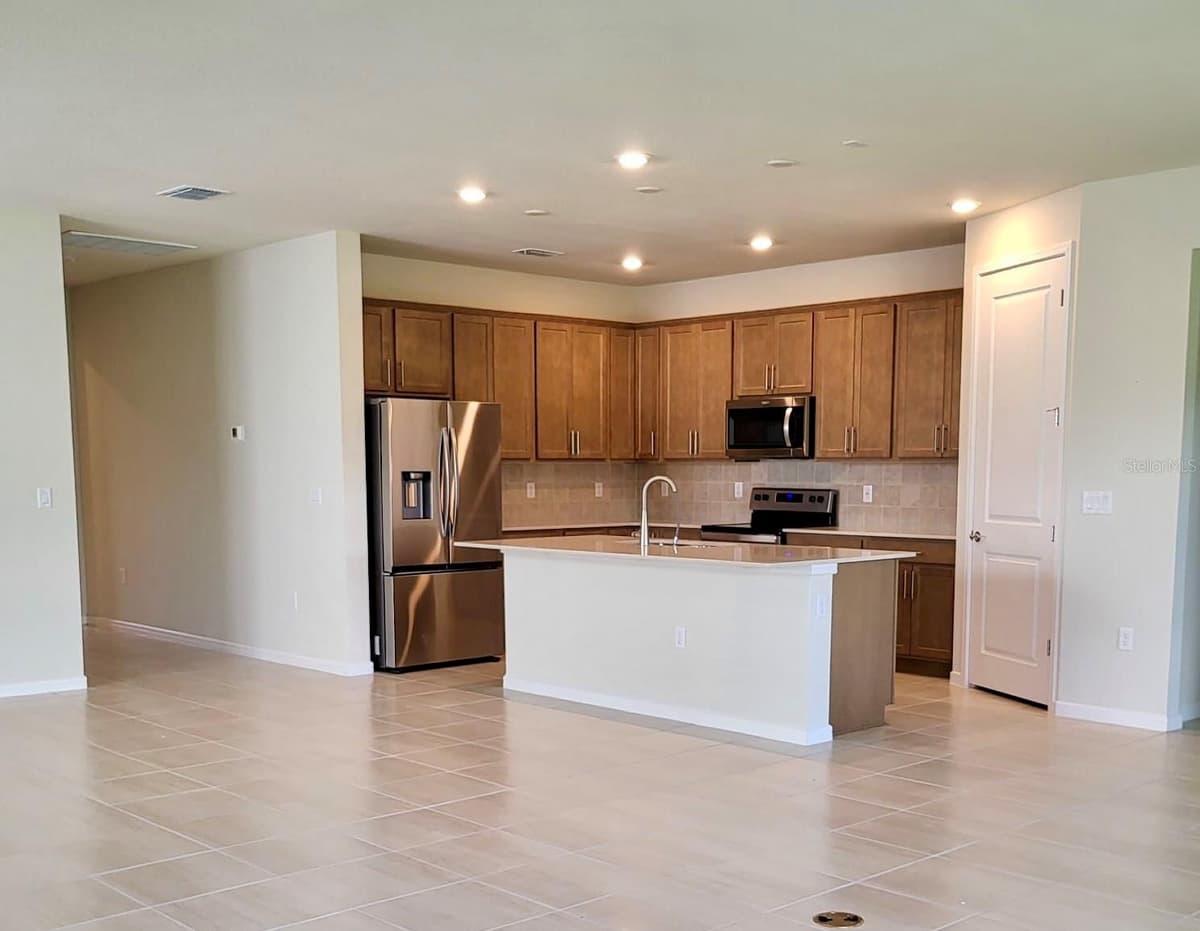 17391 SAW PALMETTO AVENUE — photo 4 of 24
