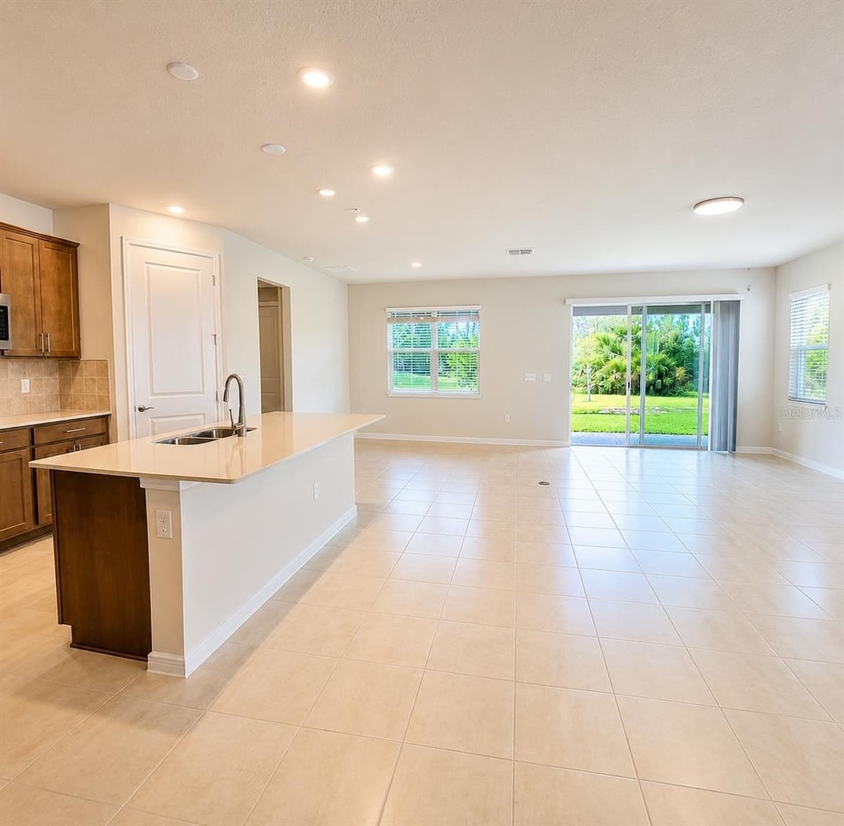 17391 SAW PALMETTO AVENUE — photo 6 of 24