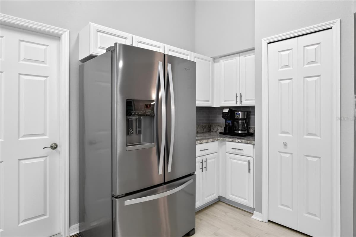 4059 CAPLAND AVENUE — photo 12 of 50