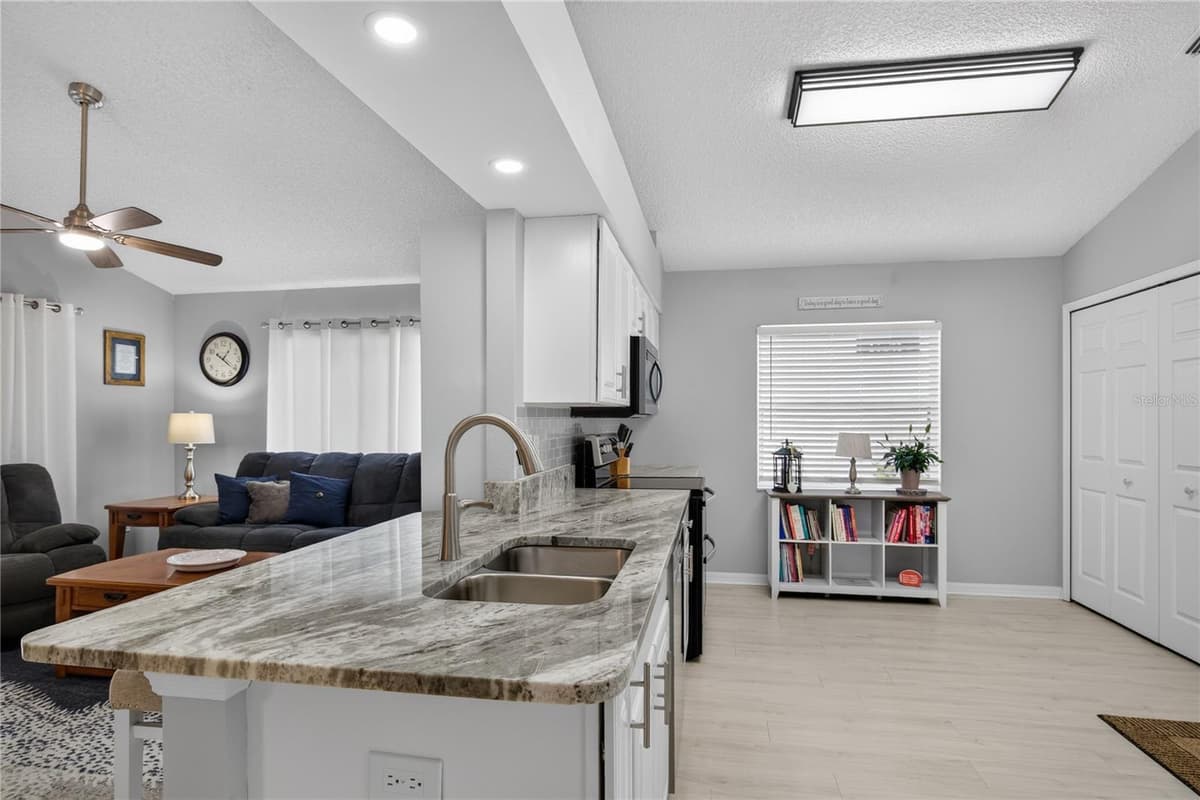 4059 CAPLAND AVENUE — photo 9 of 50