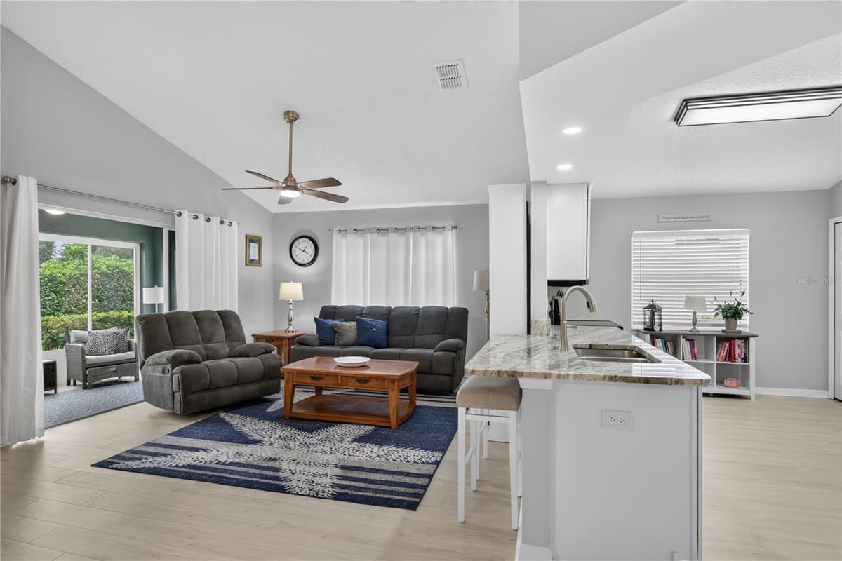 4059 CAPLAND AVENUE — photo 7 of 50