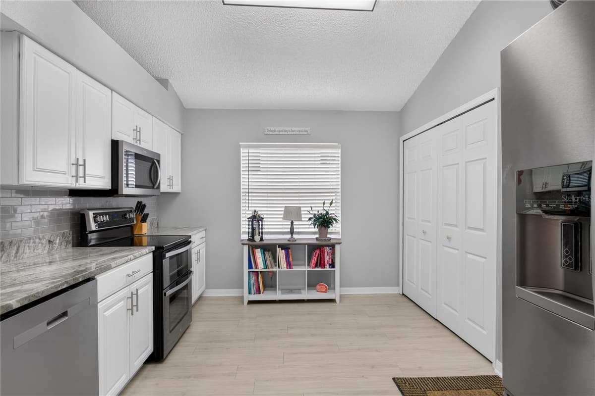 4059 CAPLAND AVENUE — photo 13 of 50