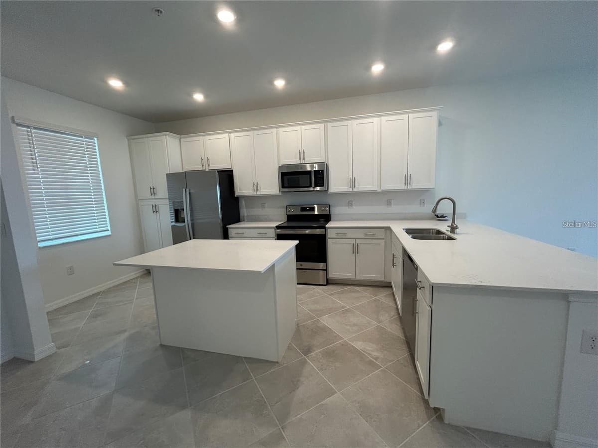 12240 WELLEN GOLF STREET — photo 9 of 69