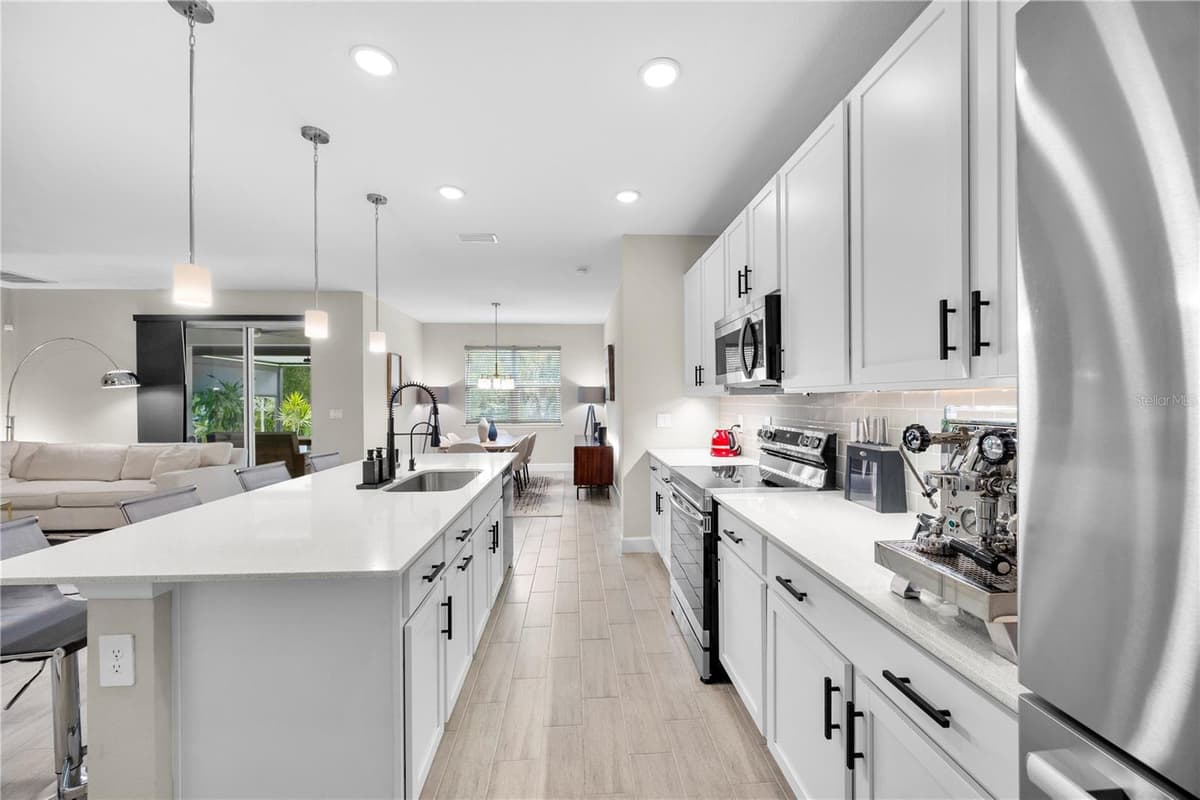 4916 HADER ROAD — photo 9 of 40