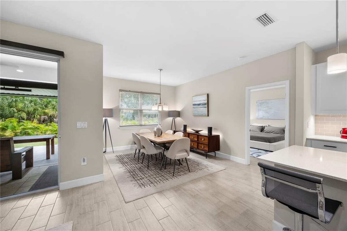 4916 HADER ROAD — photo 6 of 40