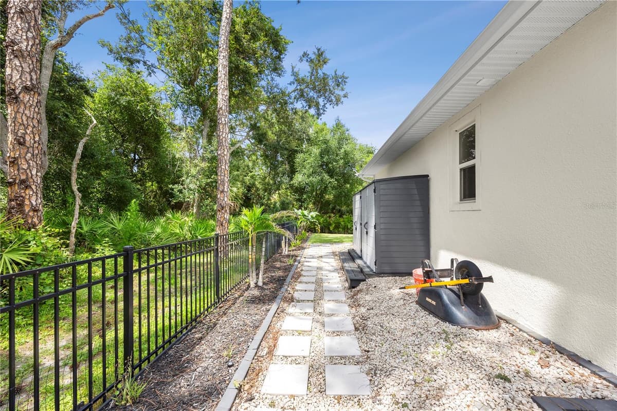 4916 HADER ROAD — photo 33 of 40