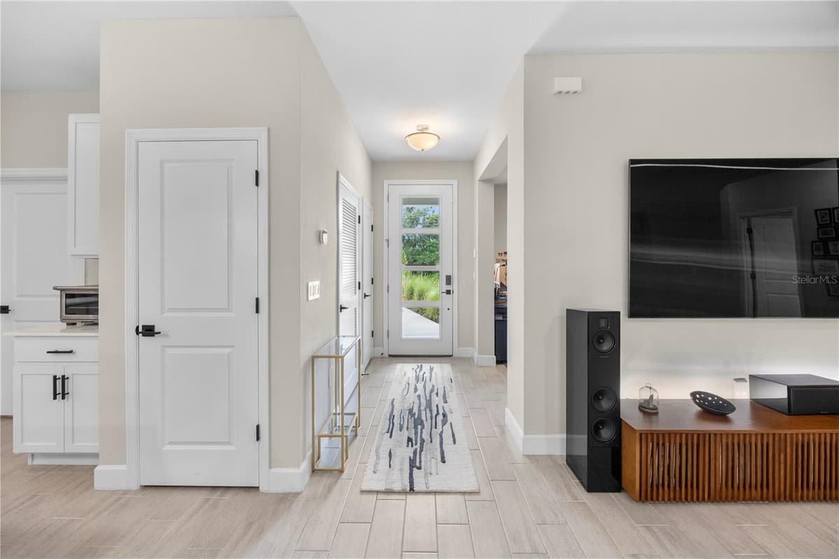 4916 HADER ROAD — photo 4 of 40