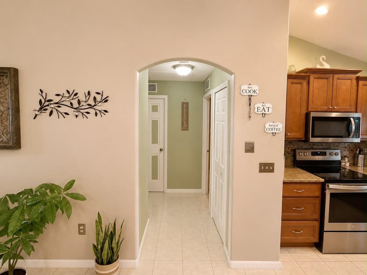 2333 AINSWORTH AVENUE — photo 12 of 22