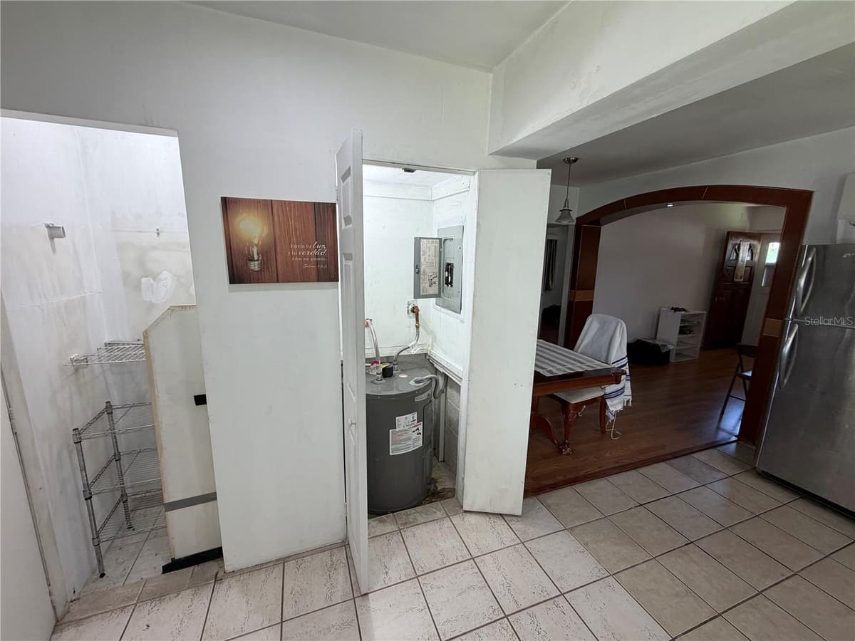 2447 ARTHUR STREET — photo 11 of 39