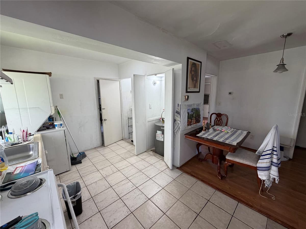 2447 ARTHUR STREET — photo 10 of 39
