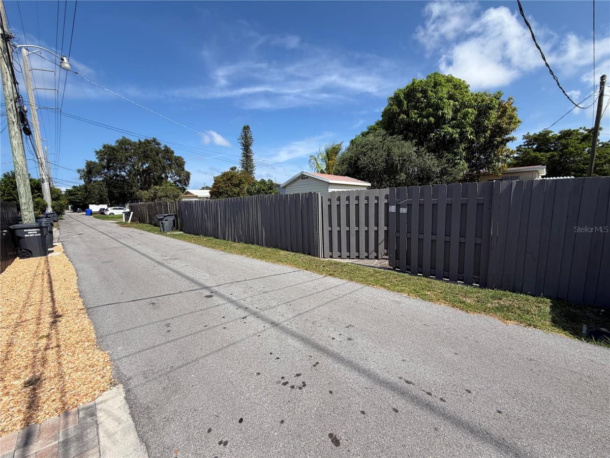 2447 ARTHUR STREET — photo 33 of 39