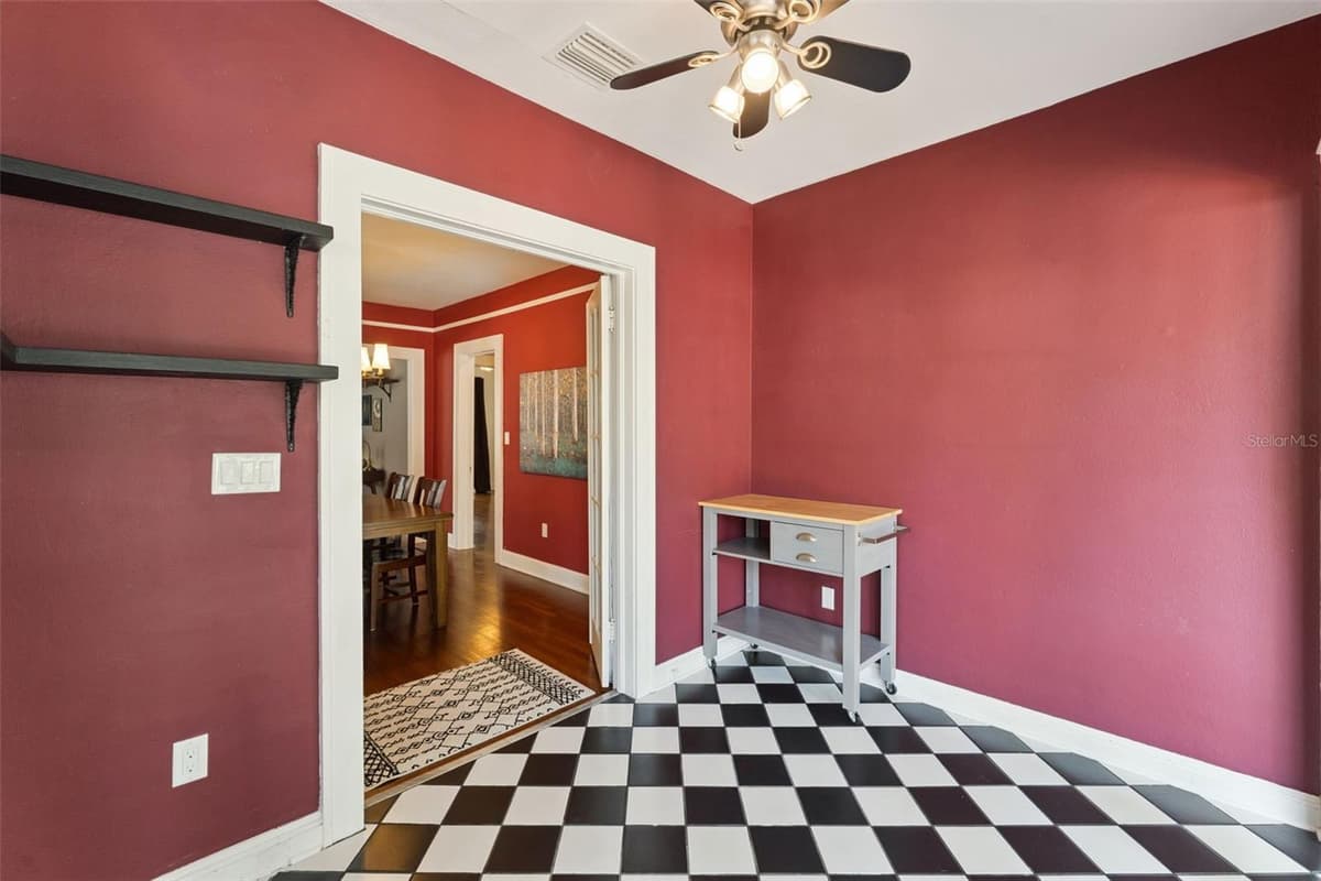 12 THORNTON AVENUE — photo 15 of 53