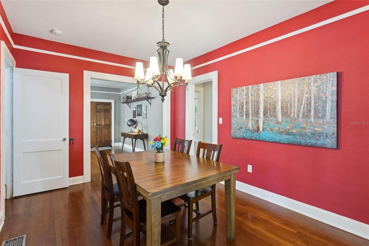 12 THORNTON AVENUE — photo 10 of 53