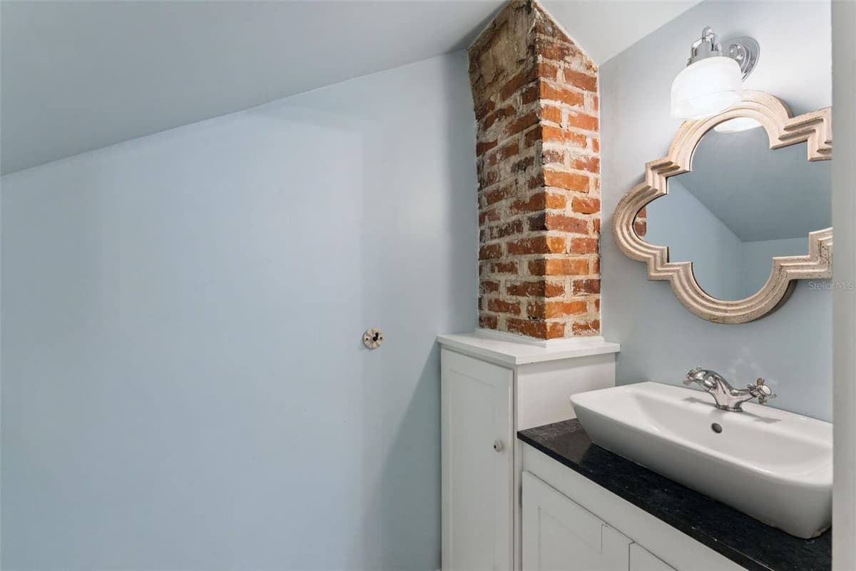 12 THORNTON AVENUE — photo 34 of 53