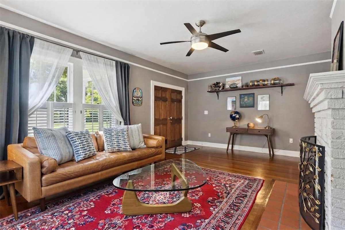 12 THORNTON AVENUE — photo 6 of 53