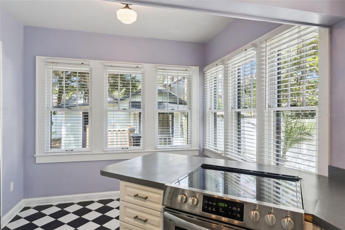 12 THORNTON AVENUE — photo 21 of 53