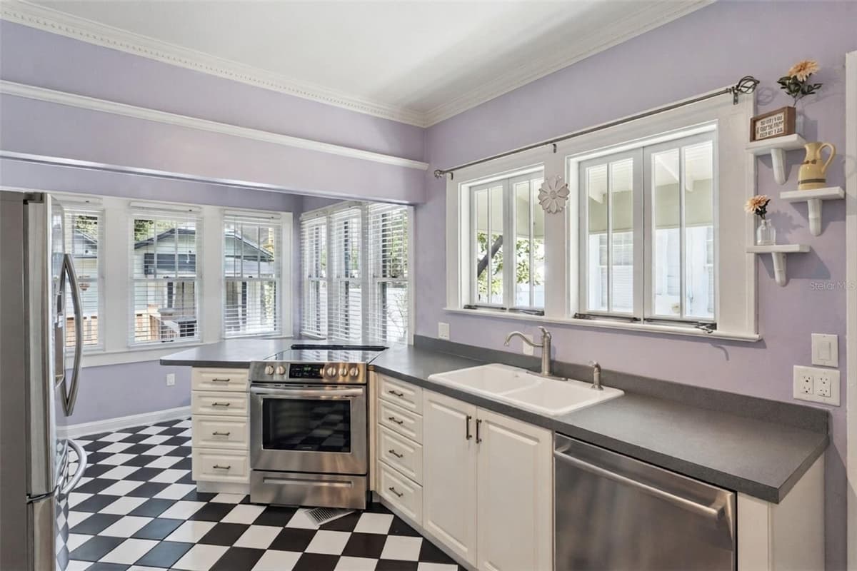 12 THORNTON AVENUE — photo 16 of 53