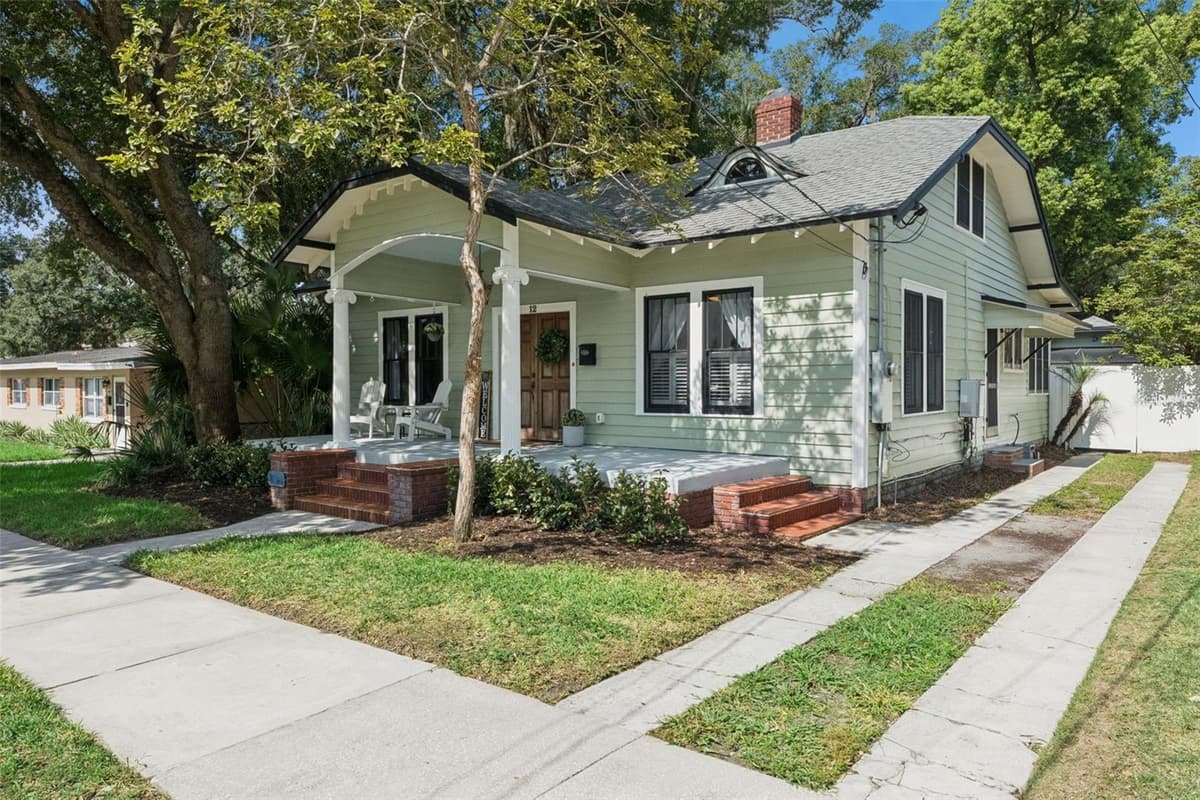 12 THORNTON AVENUE — photo 3 of 53