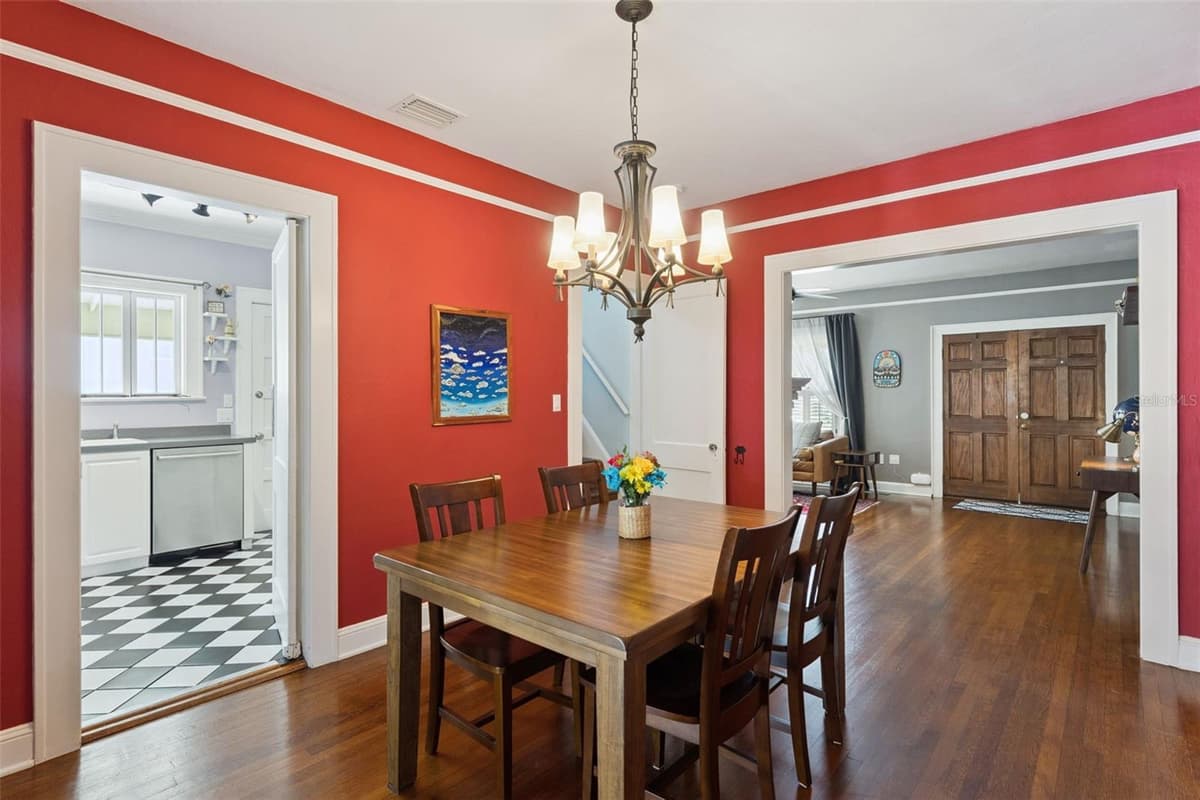 12 THORNTON AVENUE — photo 9 of 53