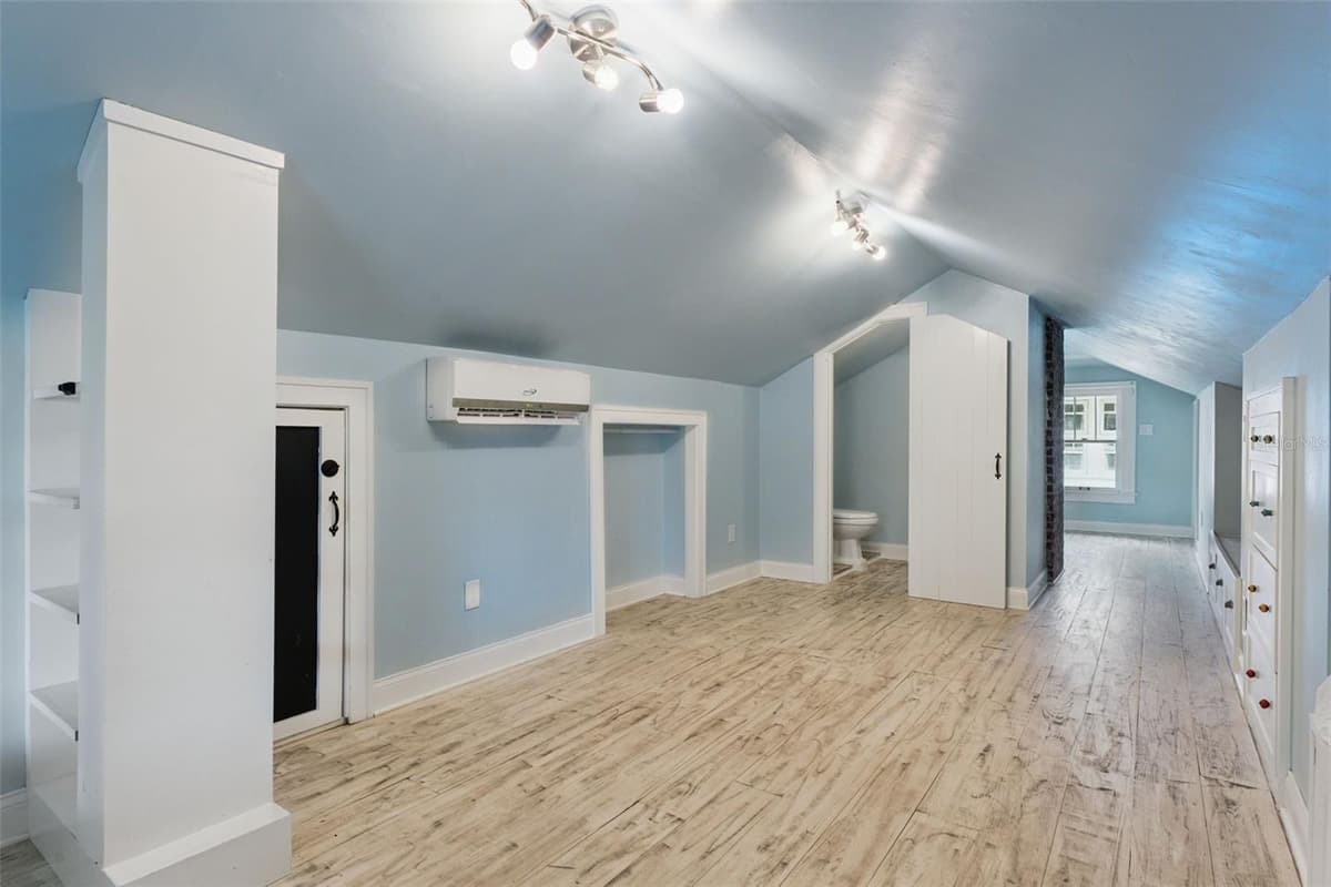 12 THORNTON AVENUE — photo 32 of 53