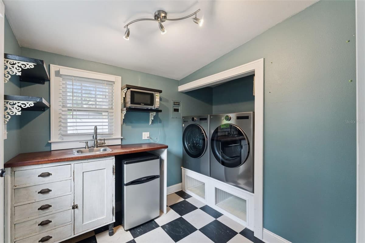 12 THORNTON AVENUE — photo 38 of 53