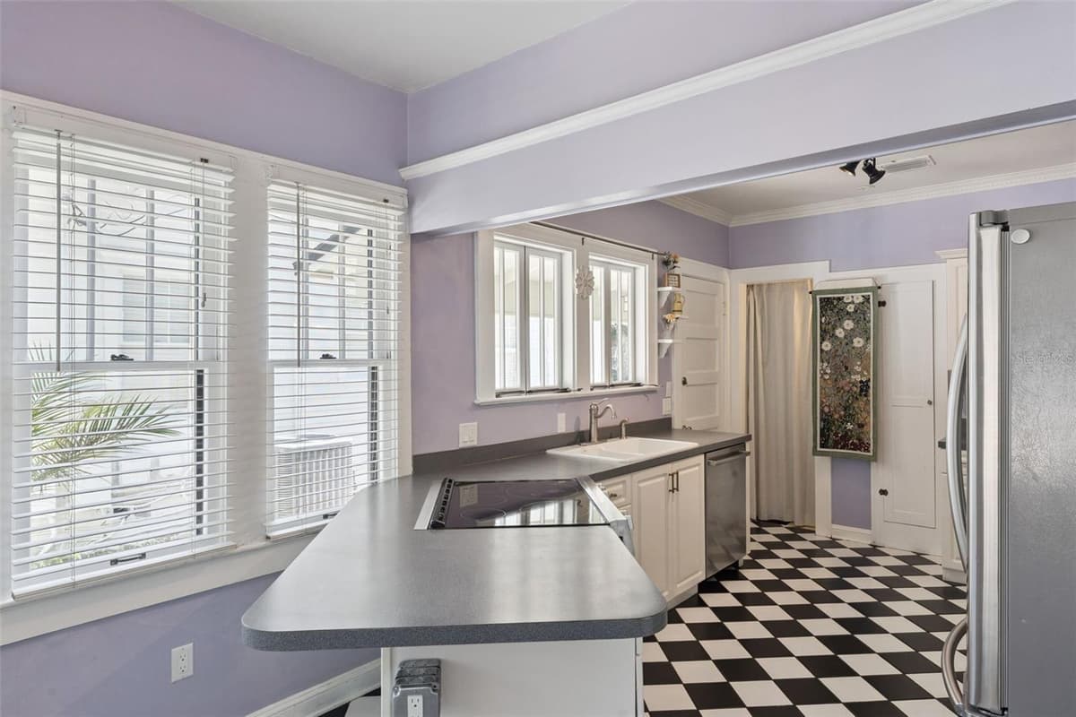 12 THORNTON AVENUE — photo 20 of 53