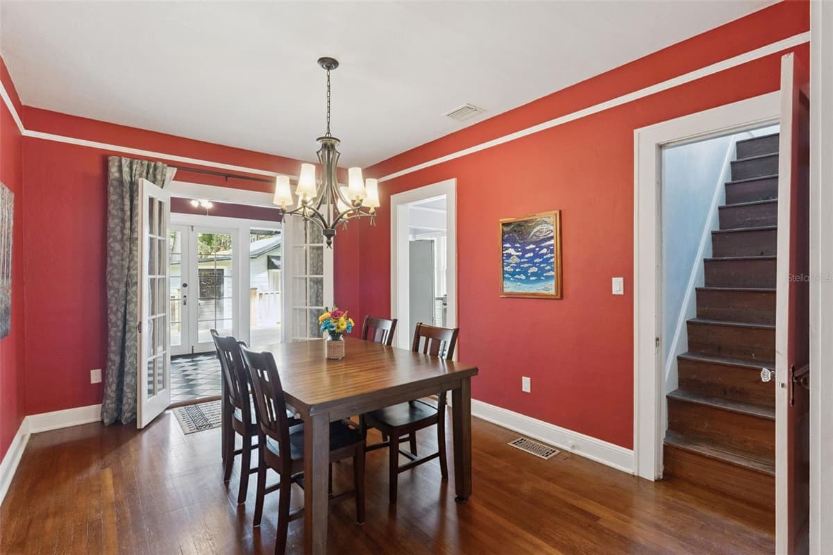 12 THORNTON AVENUE — photo 8 of 53