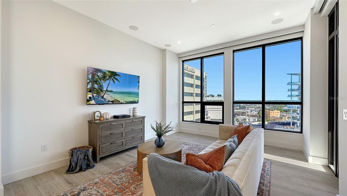33 PALM AVENUE — photo 6 of 42