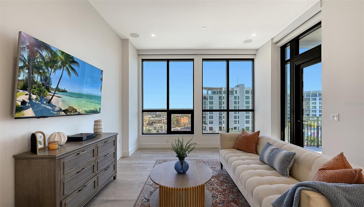 33 PALM AVENUE — photo 7 of 42