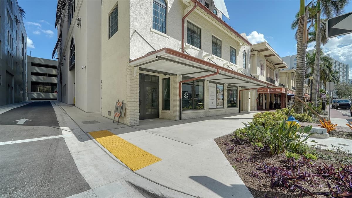 33 PALM AVENUE — photo 2 of 42