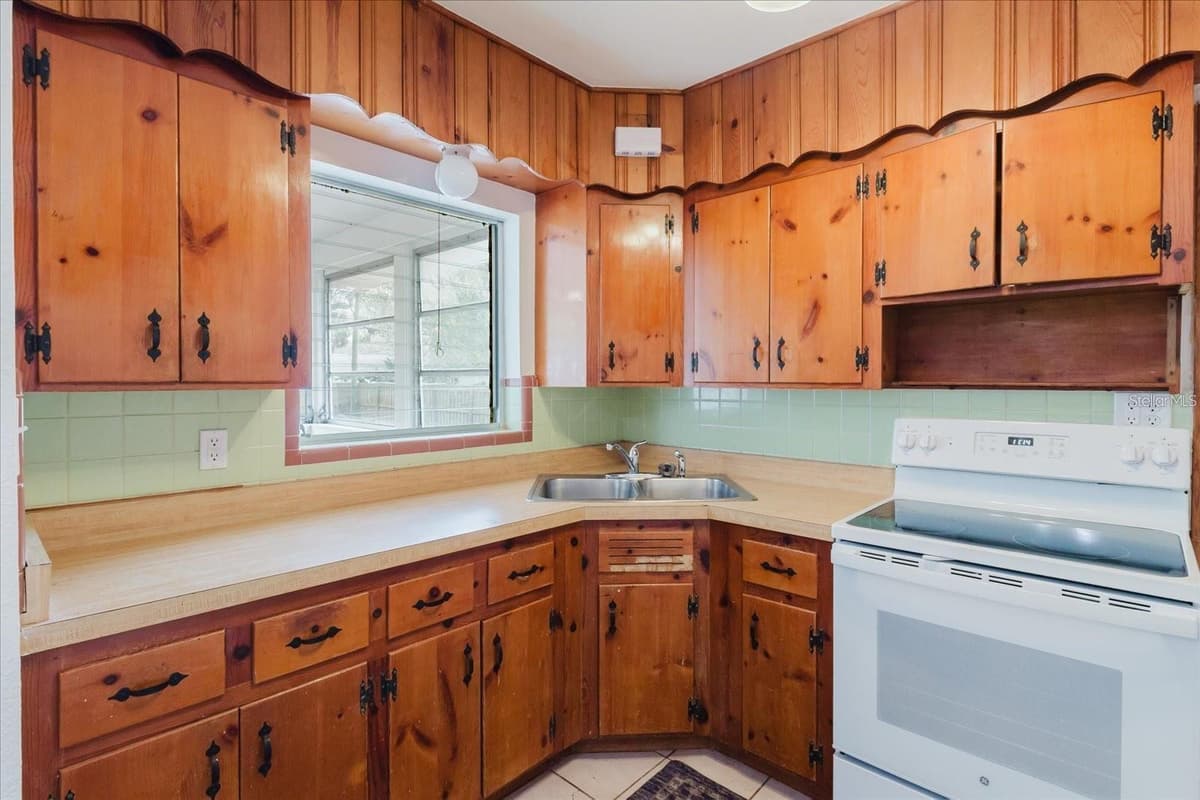 103 METEOR AVENUE — photo 8 of 28