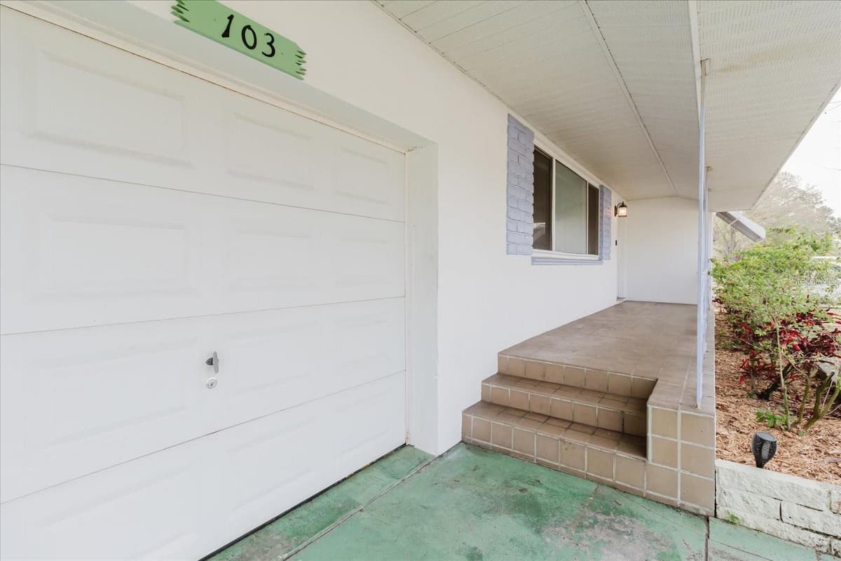 103 METEOR AVENUE — photo 3 of 28