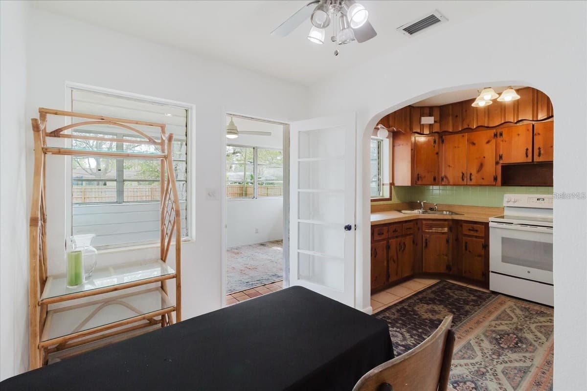 103 METEOR AVENUE — photo 10 of 28