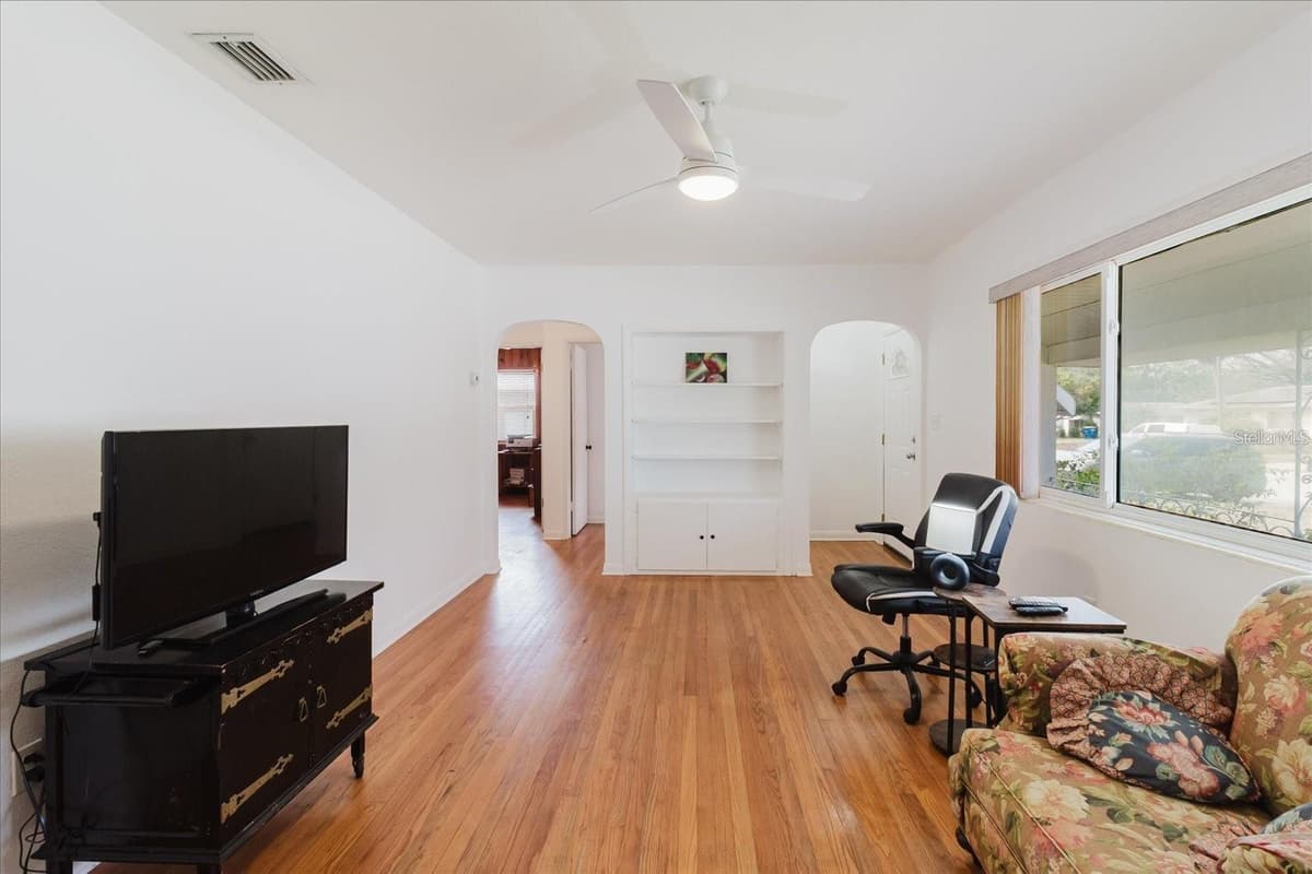 103 METEOR AVENUE — photo 6 of 28