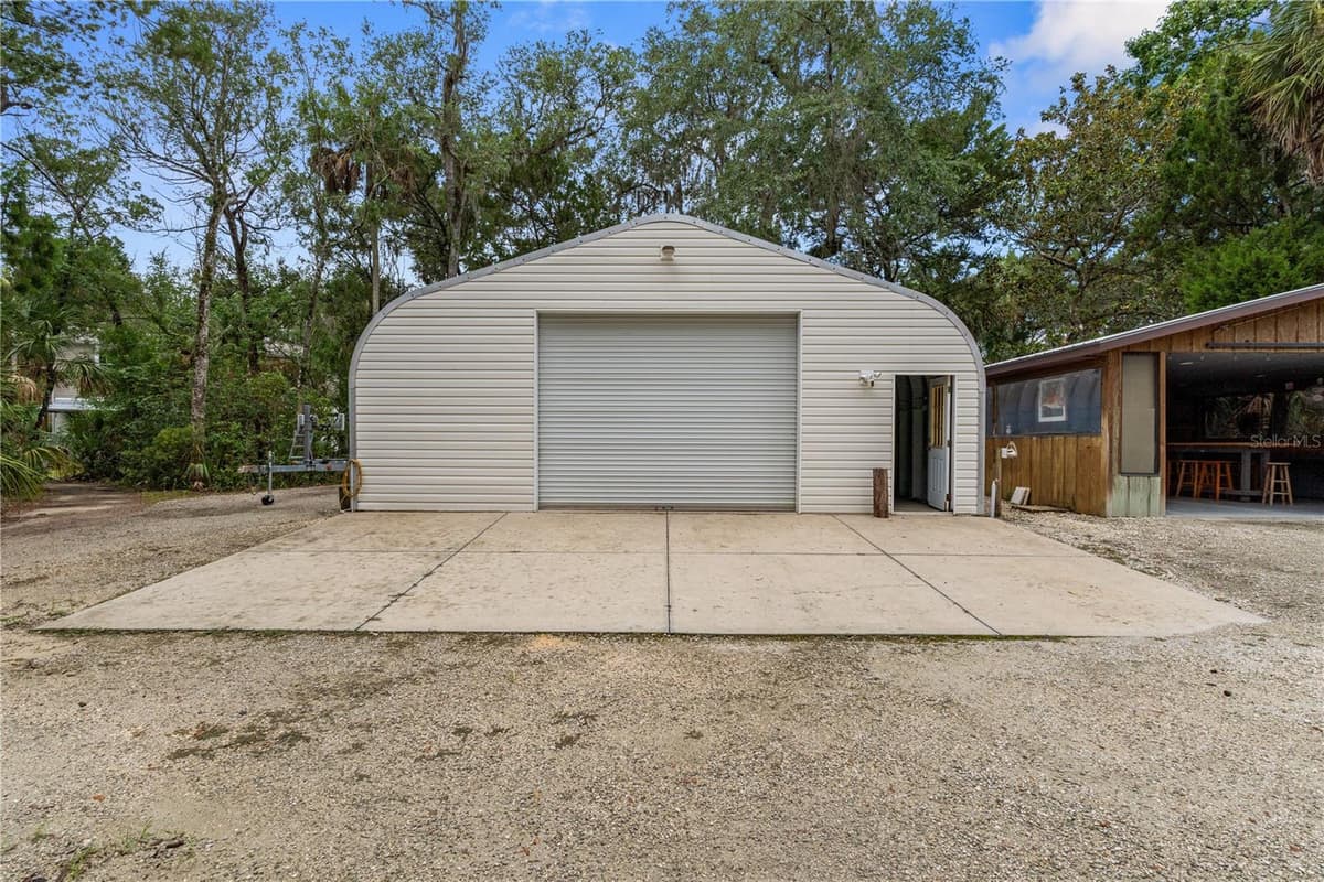11720 NORTH PLACE — photo 36 of 59