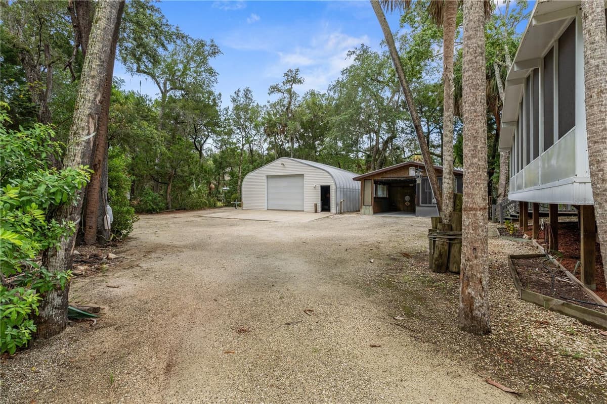 11720 NORTH PLACE — photo 34 of 59