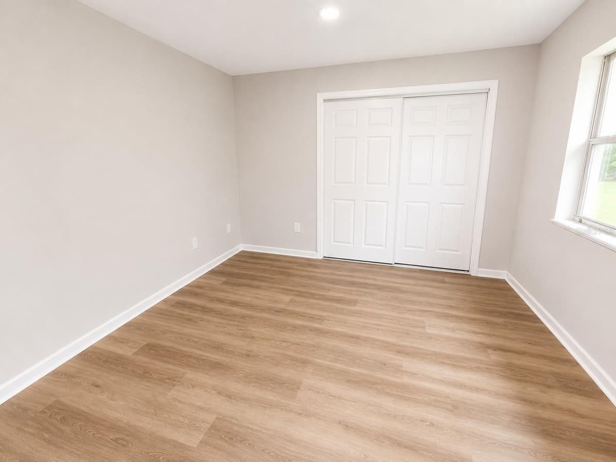 21450 35TH STREET — photo 8 of 15